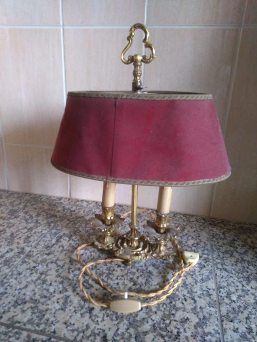 Candeeiros em latão maciço.