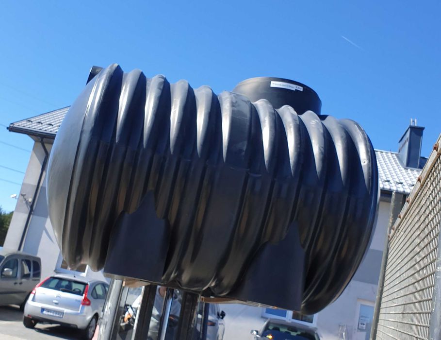 Szambo Deszczówka Woda Zbiornik plastikowy z wykopem i podłączeniem