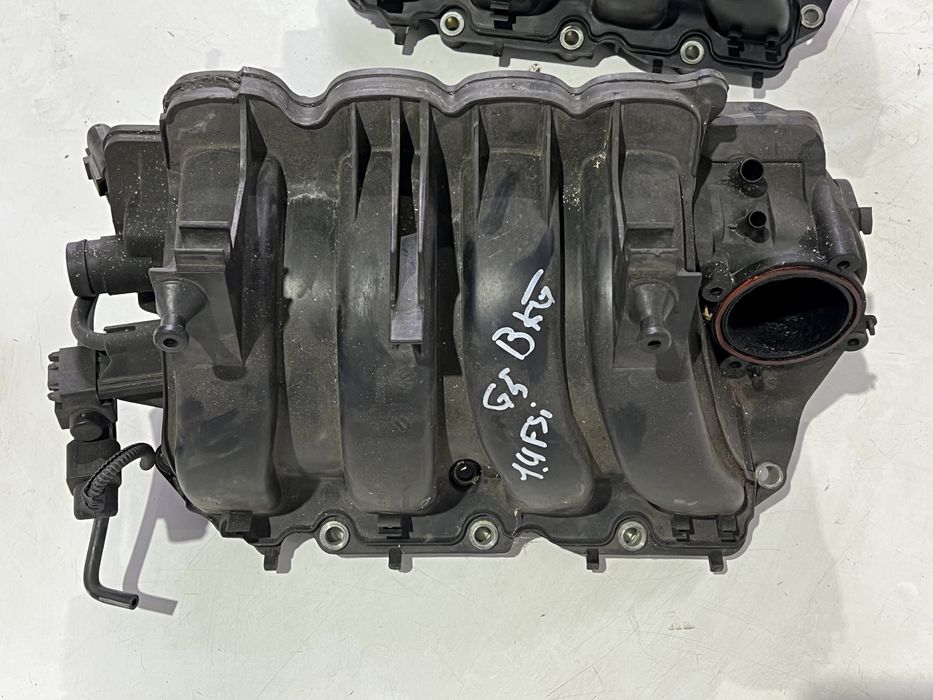 Впускной коллектор 1.4 1.6 FSI passat b6 golf 5 touran skoda a5