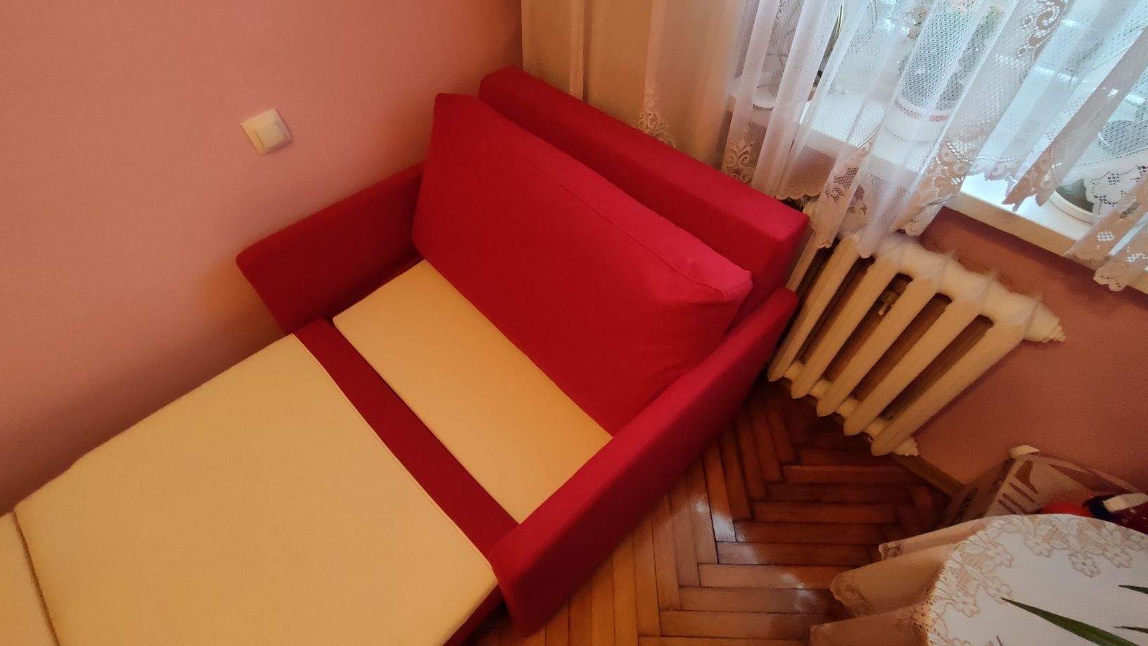 Sofa rozkładana, czerwona, używana