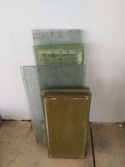 Продам стекло б/у 3мм.