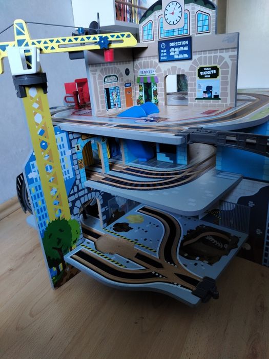 Drewniany Dworzec kolejowy/centrum logistyczne