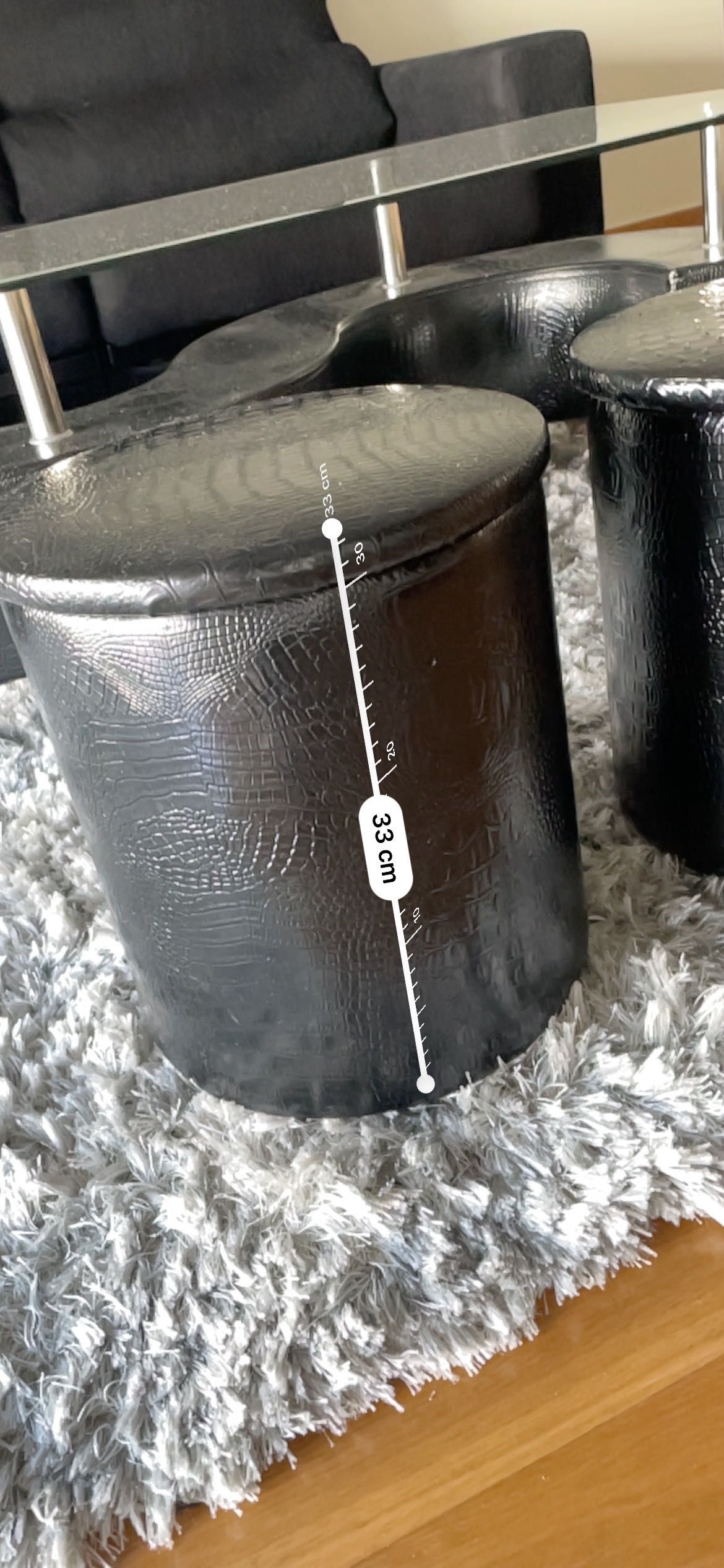 Mesa de Centro com Tampo de Vidro + 2 Bancos, Moderna em Ótimo Estado