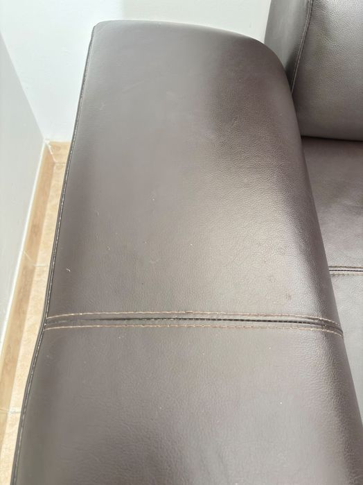 Sofá em cabedal com até 3 chaise longue