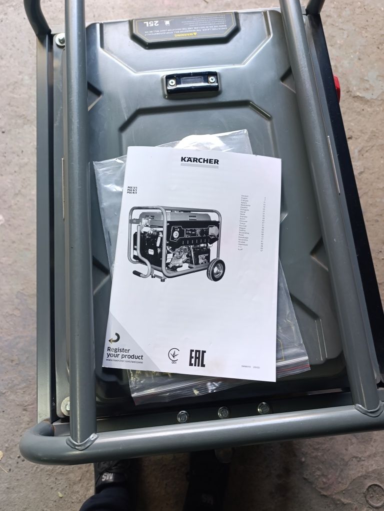 Продам бензиновый генератор karcher 7.5 кВт  3 фазный
