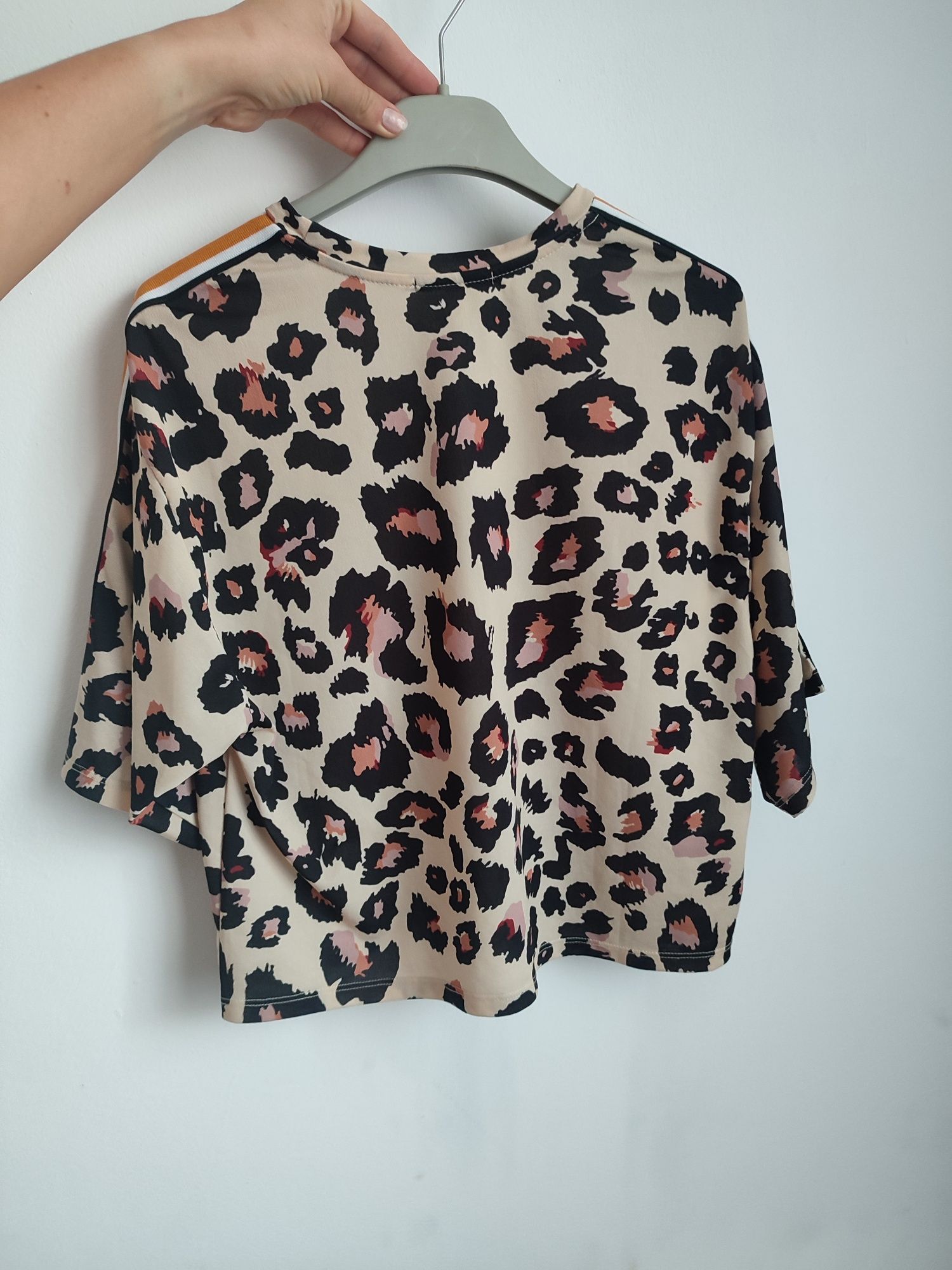 Animal print t-shirt pantera z ozdobnymi lampasami