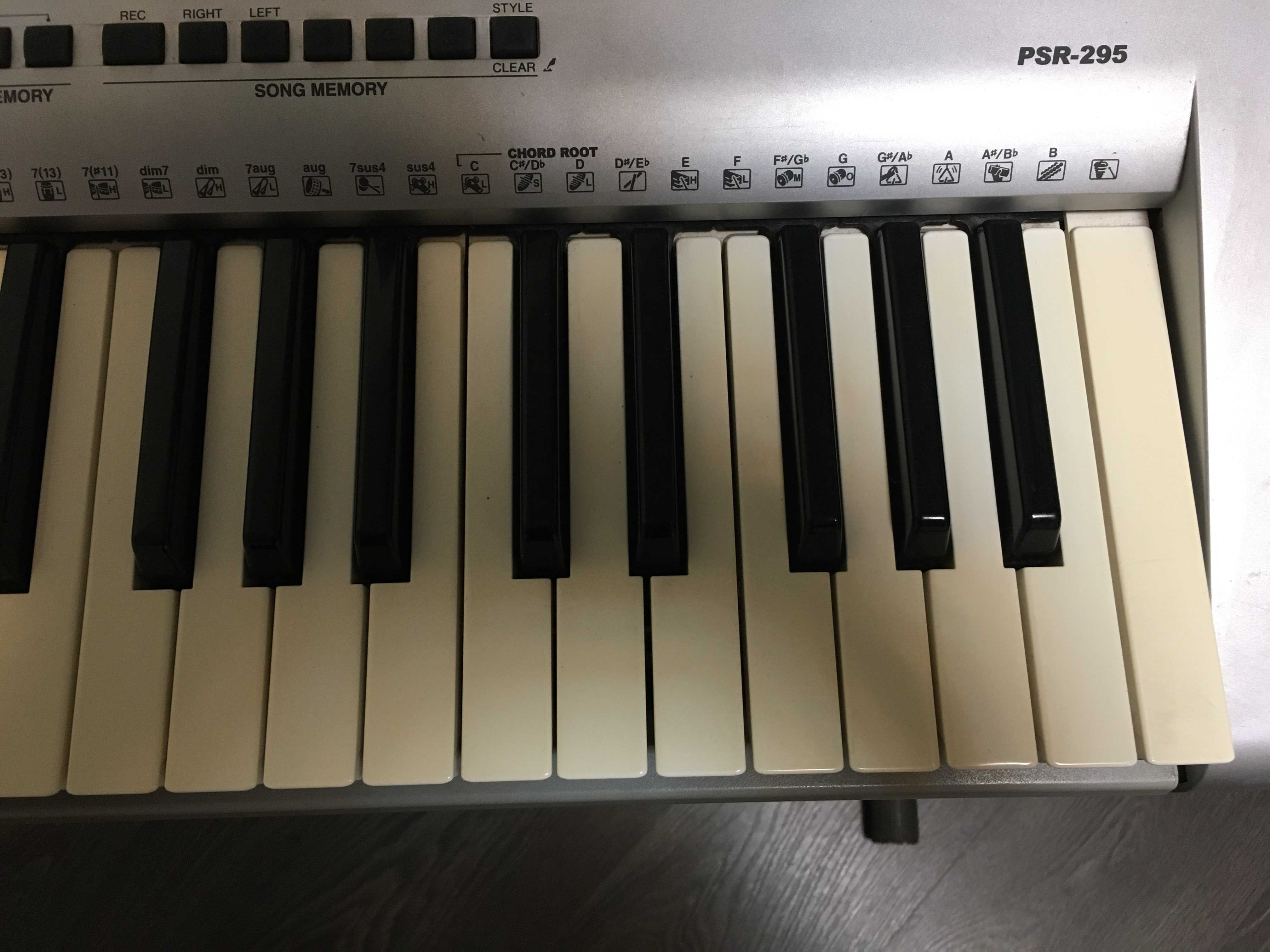 Синтезатор Yamaha PSR 295