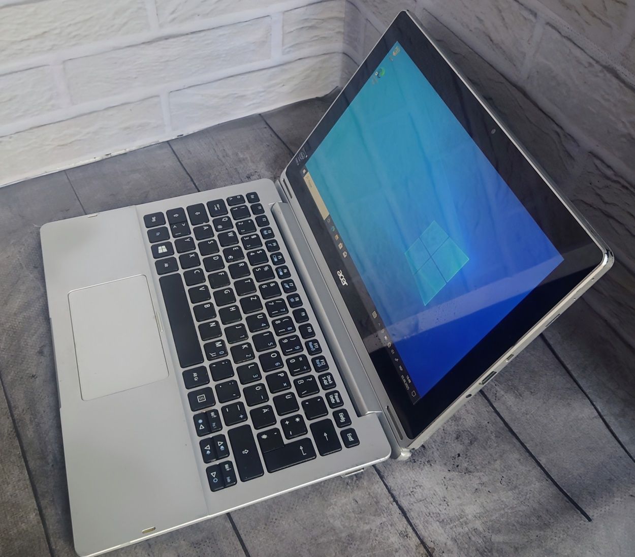 2 в 1 ноутбук +планшет Acer sw5-171p FHDips /i5/4gb/ssd128/акб 2 год