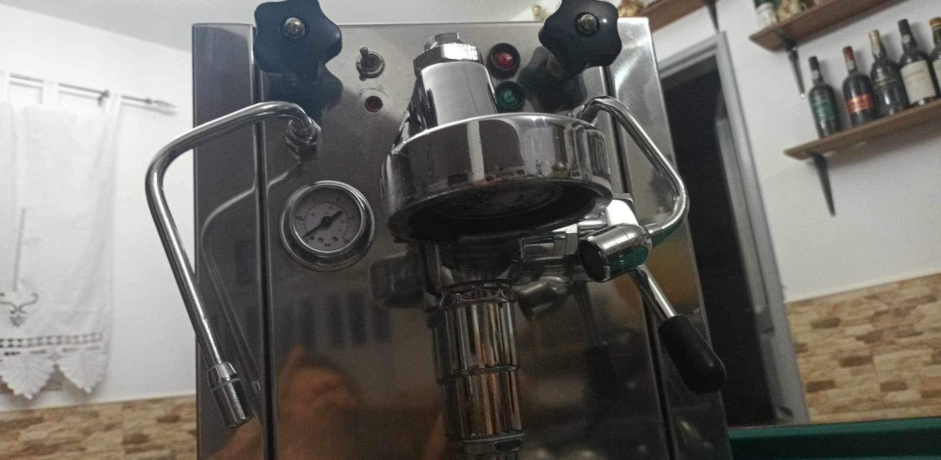 Máquina de café com moinho