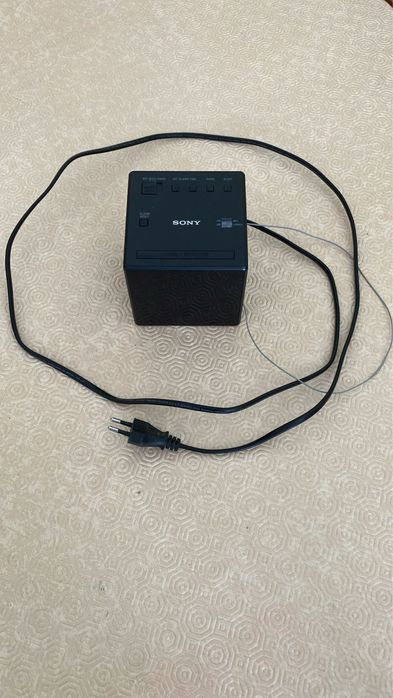 Radio despertador sony ICF-C1