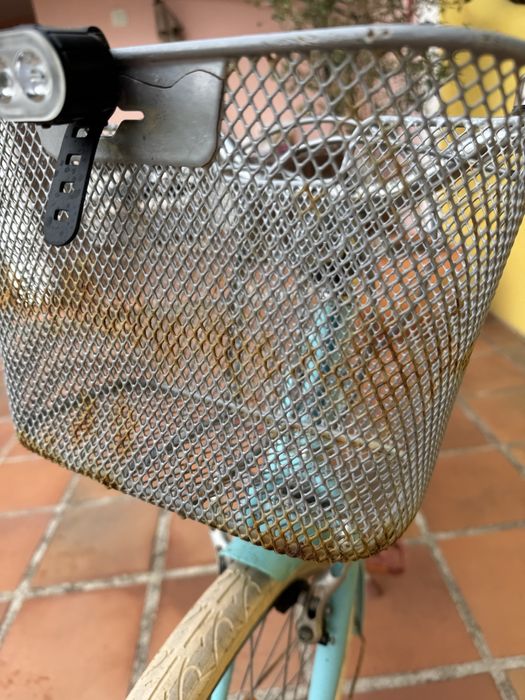 Bicicleta Roda 24 em Bom Estado, com Cesto. Elops 500