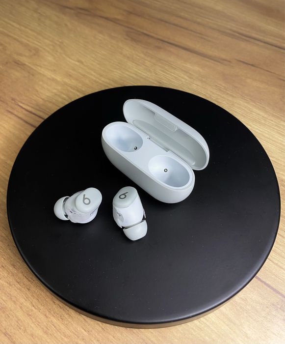 Beats Solo Buds Нові навушники