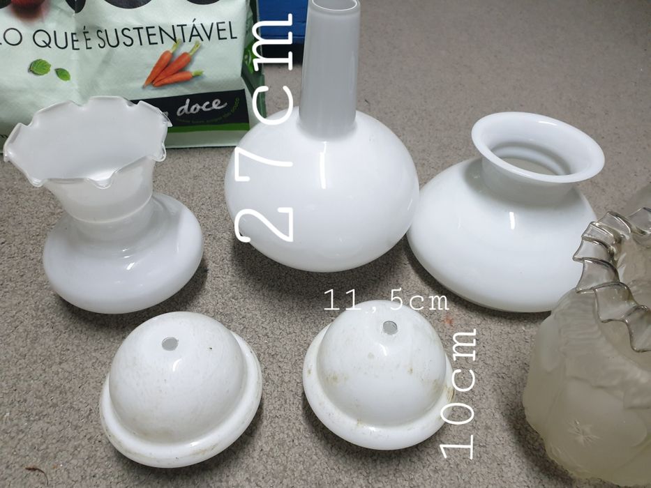 Diversos globos de candeieiros antigos