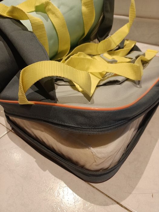 Cadeira/almofada elevadora  de viagem para refeição.