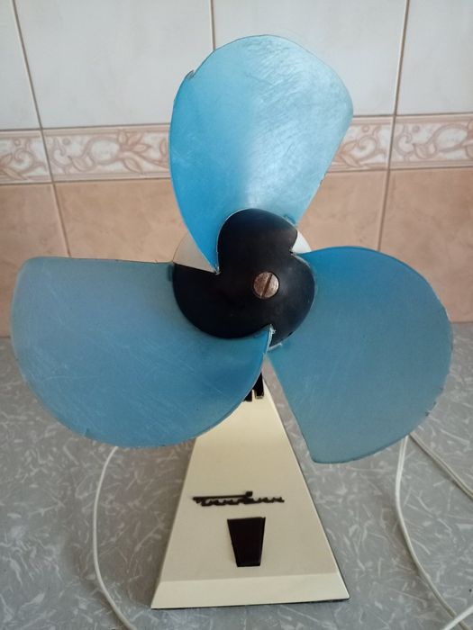 Зволожувач повітря, прилад для сушіння рук,вентилятор