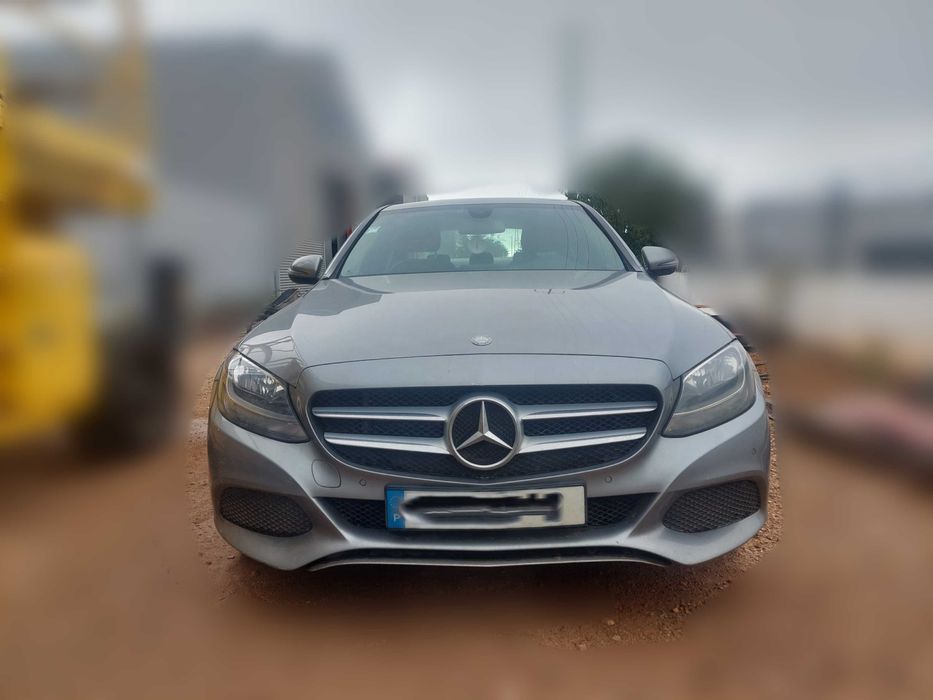Mercedes C200D 2016 – Sinistrado para recuperação ou peças