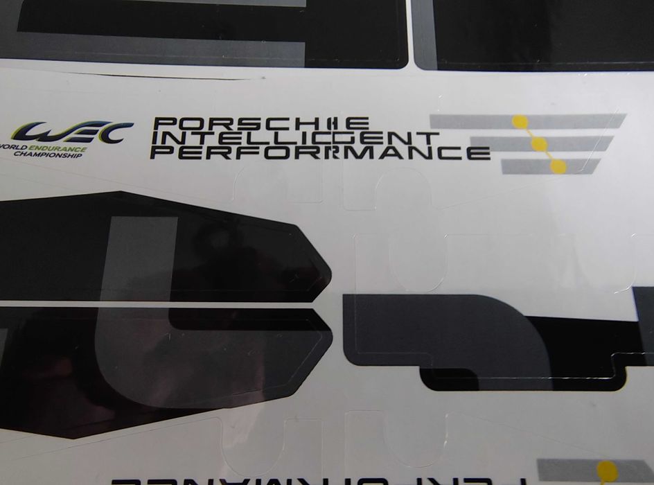 Cada C61016 Porsche 919 hybrid naklejki z oryginalnymi emblematami