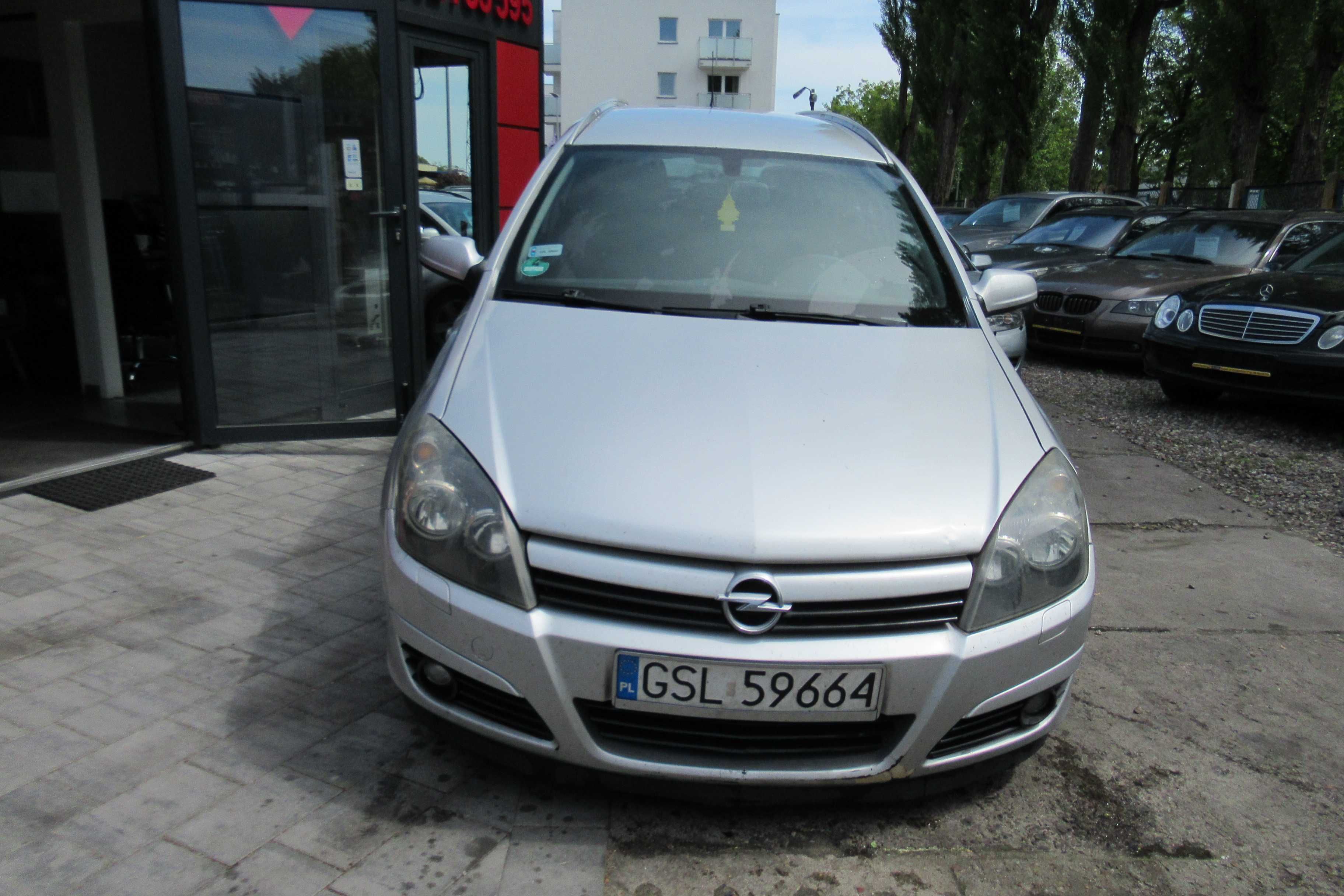 ASTRA H 1.6 benzyna kombi b. dobry stan techniczny 2 komplety opon hak
