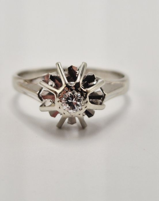 Złoty pierścionek z Brylantem  próba 750