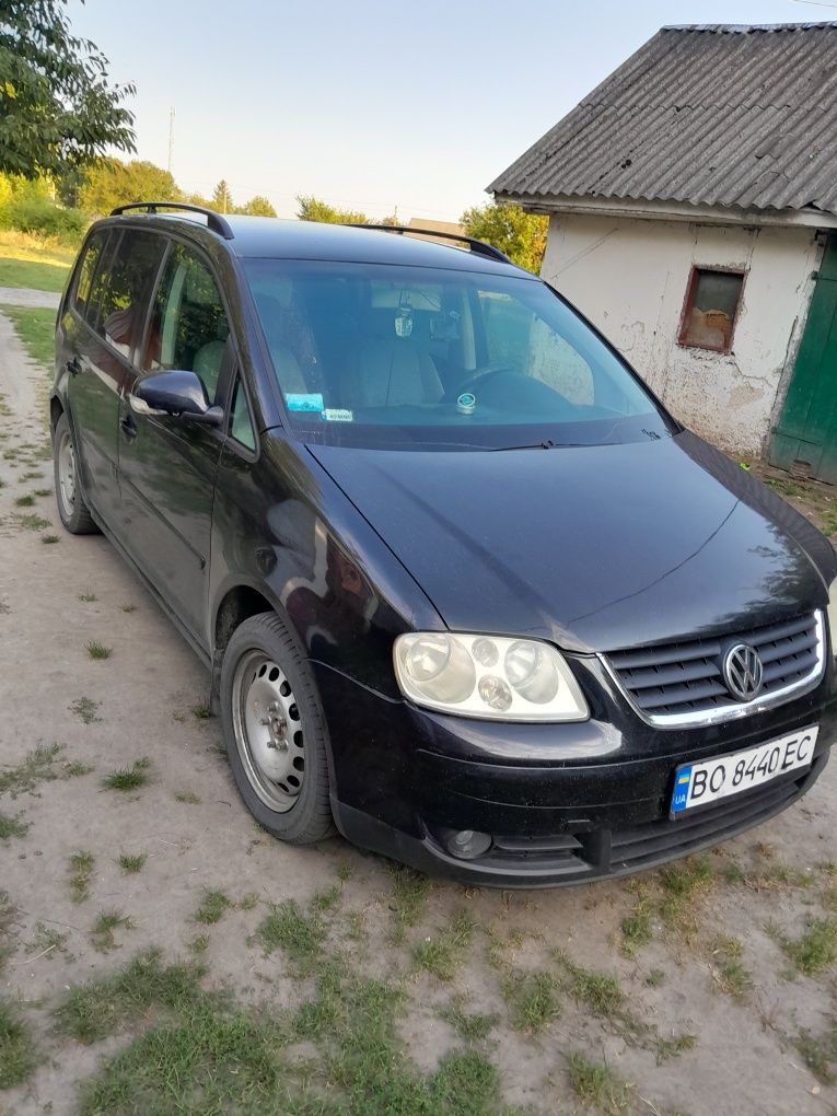 WV Touran 2004 рік 7 місць