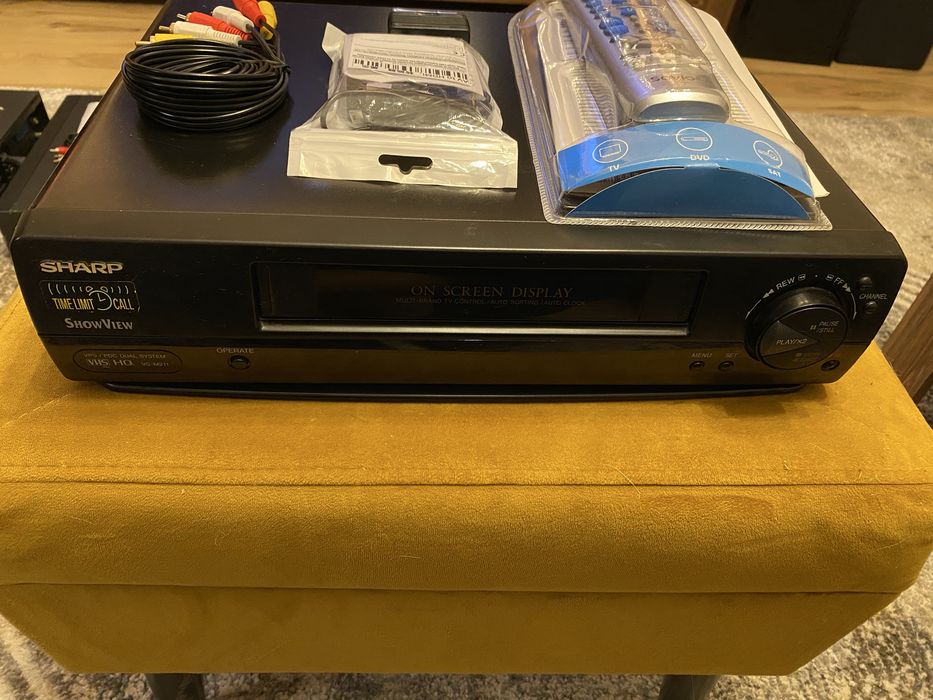 Magnetowid Sharp VC-M211 + nowy pilot 7w1 + podłączenie przez HDMI!