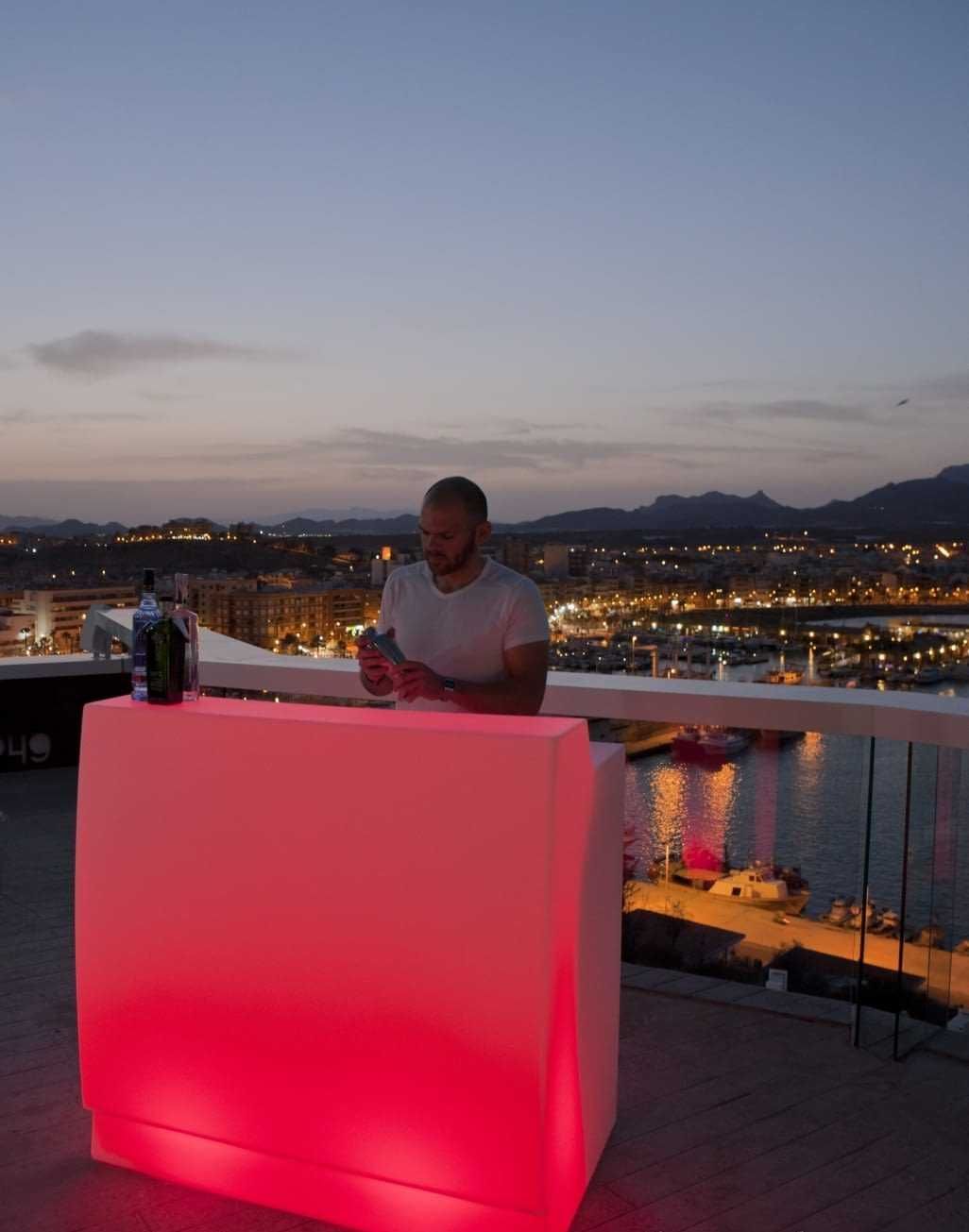 Mobiliario led bares e mesas