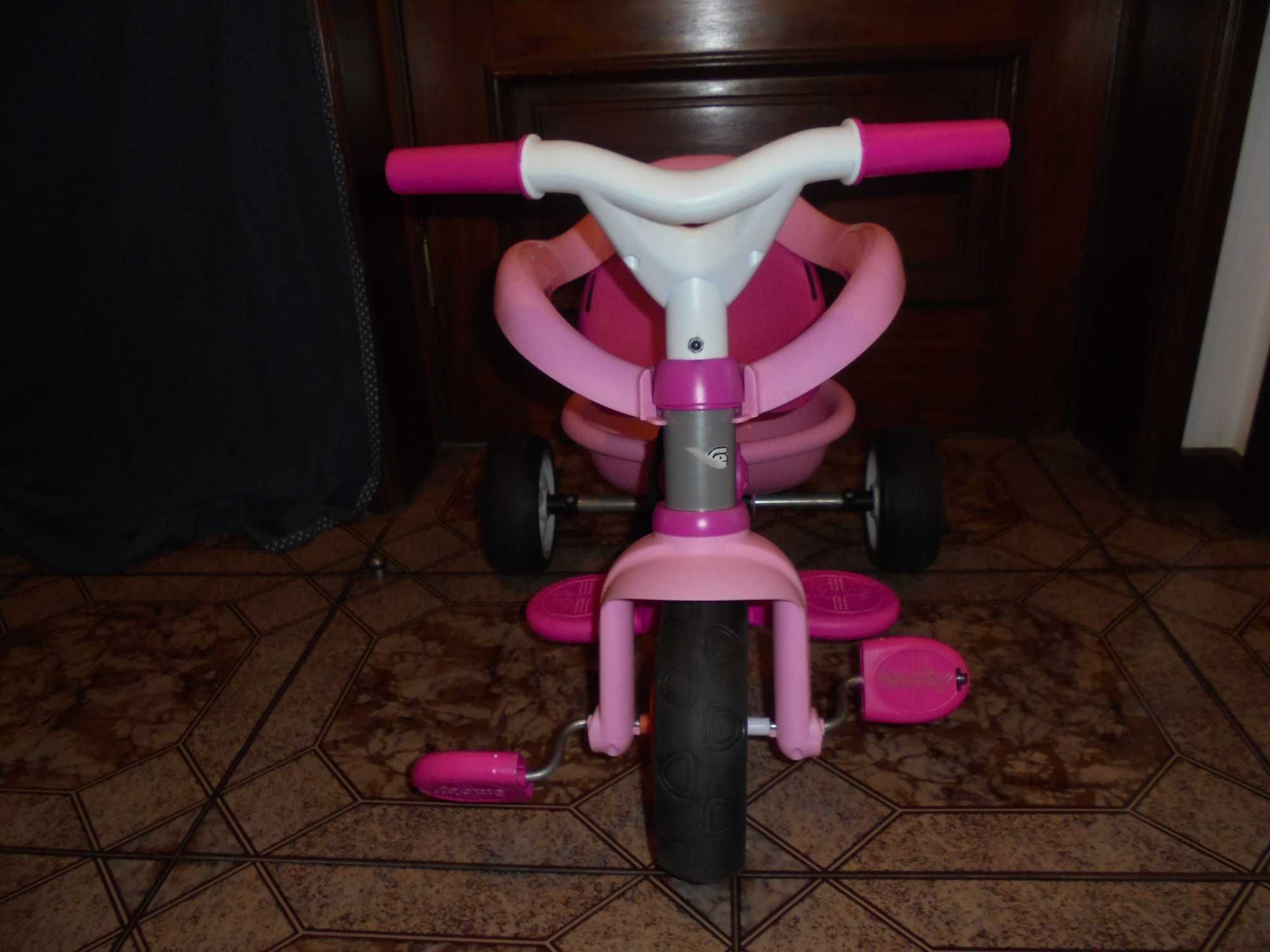 triciclo de menina cor de rosa e branco