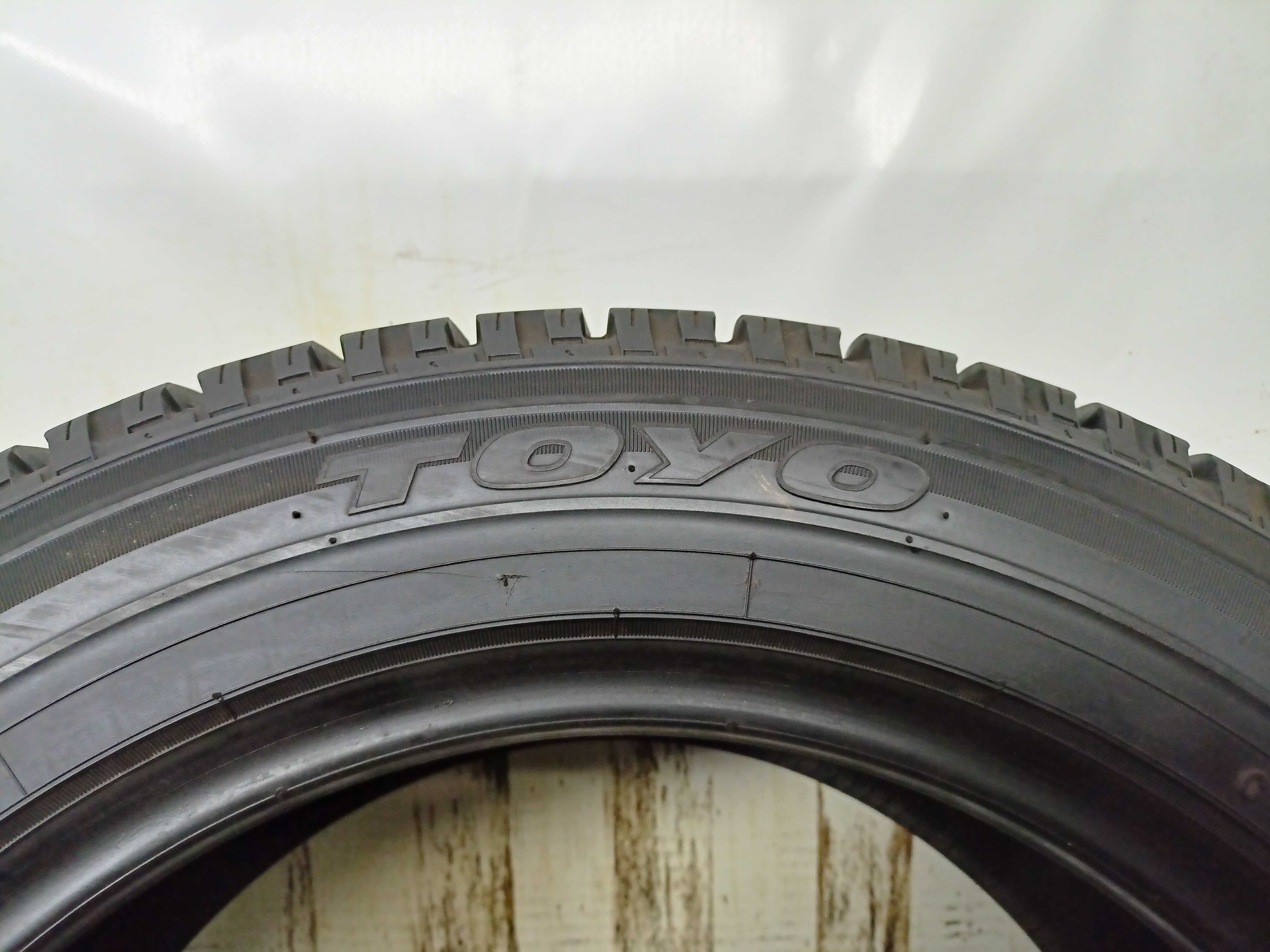 Toyo H09 215/60/17C 20218r. 104/102T 2x10,1mm 2x9,2mm (468)