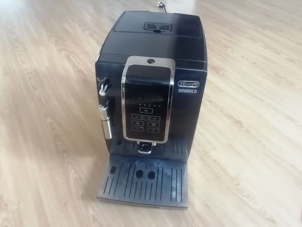 Кофемашина Delonghi Dinamica.