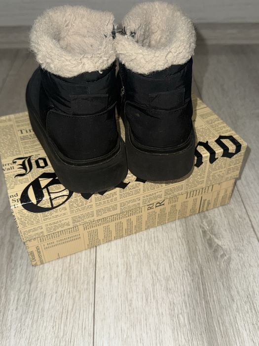 Чоботи на дівчинку  уггі на хутрі Zara 30