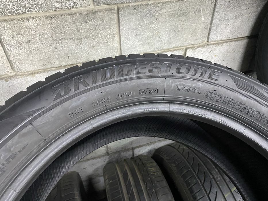 Зимові шини 245/50 R19 (RF) (105V) BRIDGESTONE
