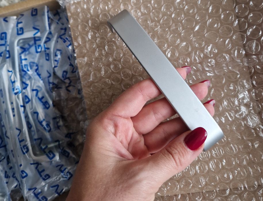 Uchwyty srebrny kolor chrom