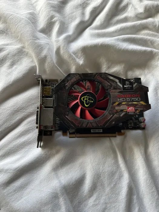 Placa de video  RADEON HD 5750