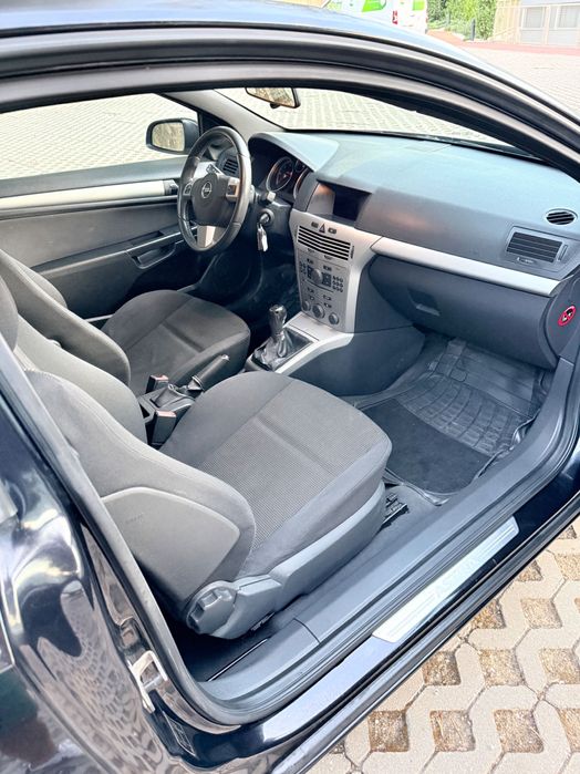 Opel Astra GTC 1.3