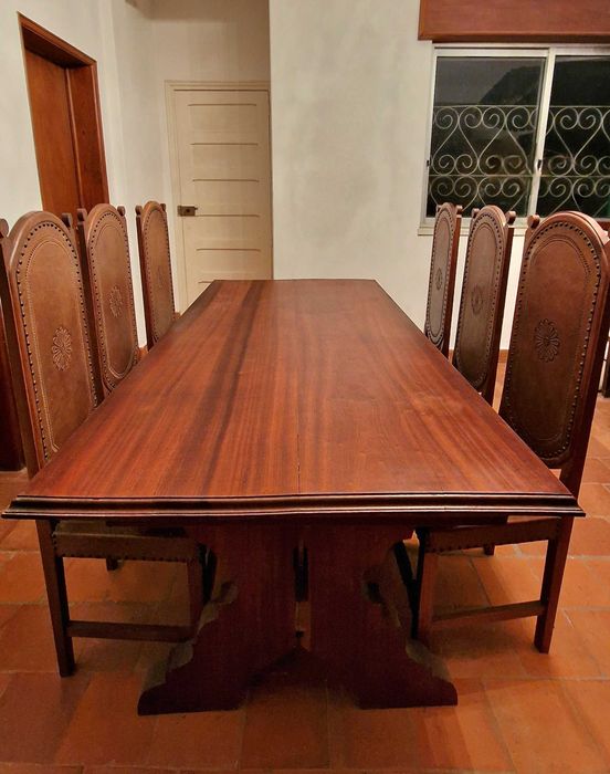 Mesa Clássica de madeira maciça