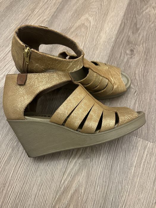 Cubanas sandália com salto de cunha n38