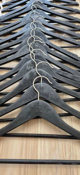 Плічка вішак Vivendi для верхнього одягу чорний матовий 43 см вешалка
