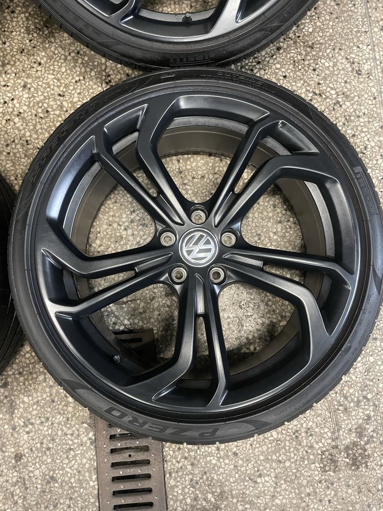 Jak nowe oryginalne koła VW Golf R GTI 235/35/19 idealne