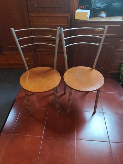 2 cadeiras de refeição - preço para desocupar