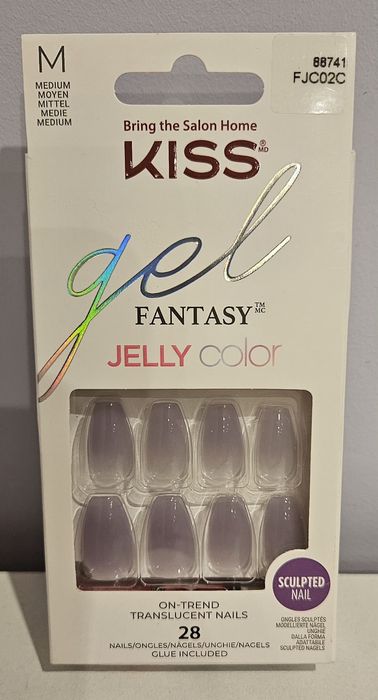 Żelowe paznokcie firmy Kiss.