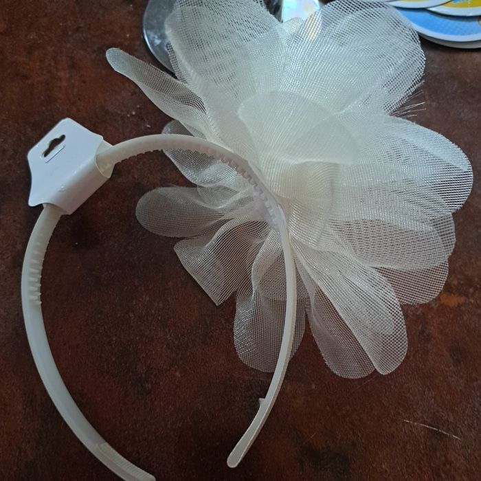 Nowa opaska , biała , duży kwiat