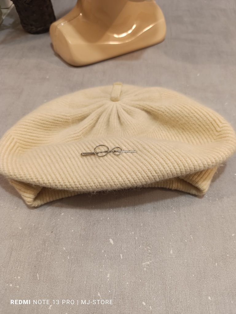 Wiosenny beret angora