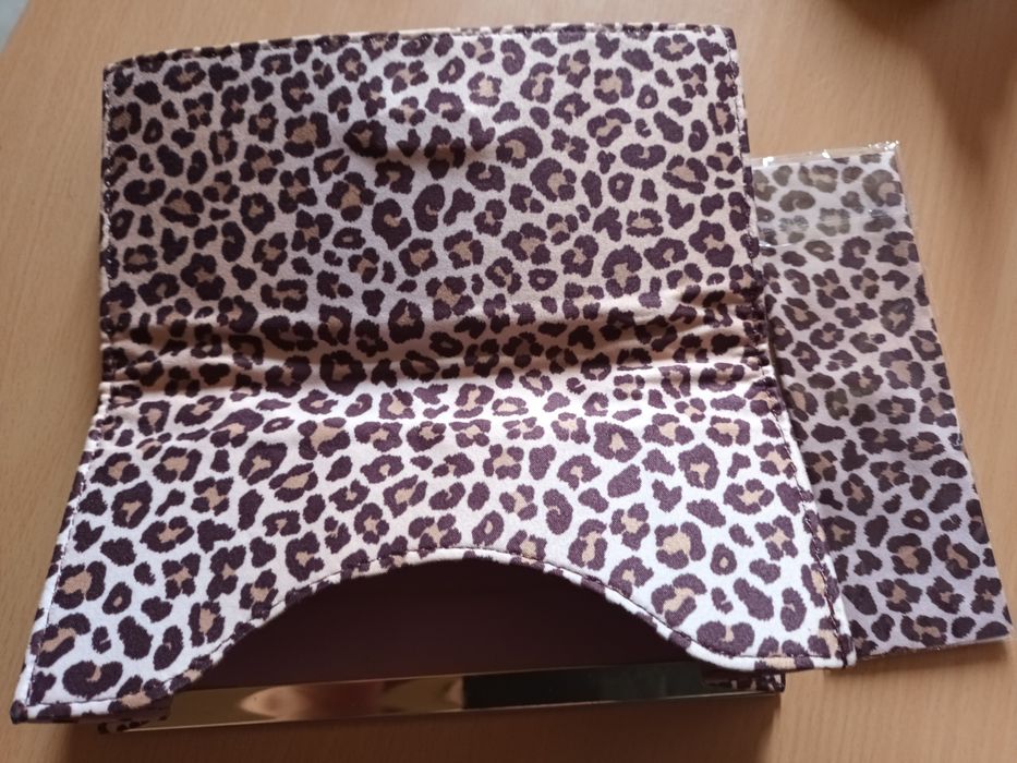 Etui na okulary ( różne może mieć przeznaczenie )