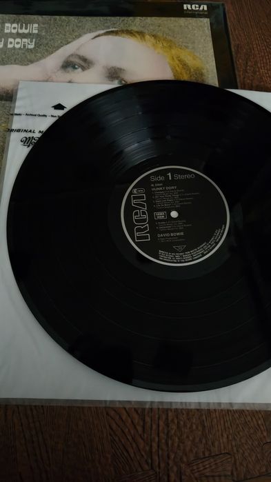 Pink Floyd 
Rolling Stones 
David Bowie 

 Capas e discos muito bom es