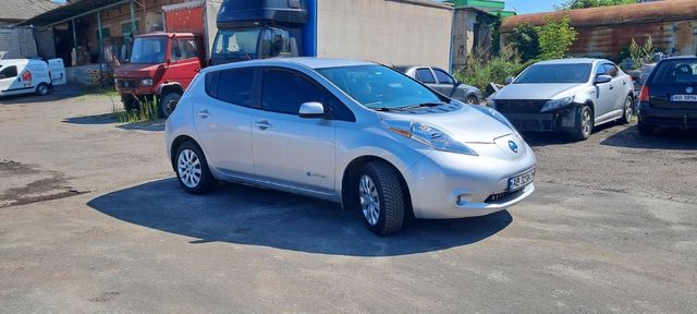Продам Nissan Leaf 2015