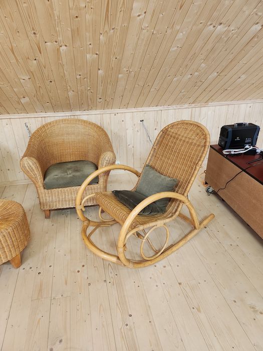 Комплект садових меблів з соломи Італія (крісло качалка,2 крісла,стілі