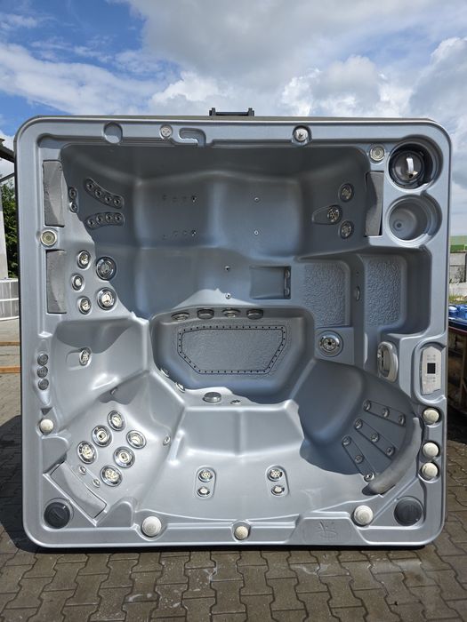 Jacuzzi smoczyszczace hydropool xxl 240x240cm 7 osob 2 lezanki taras