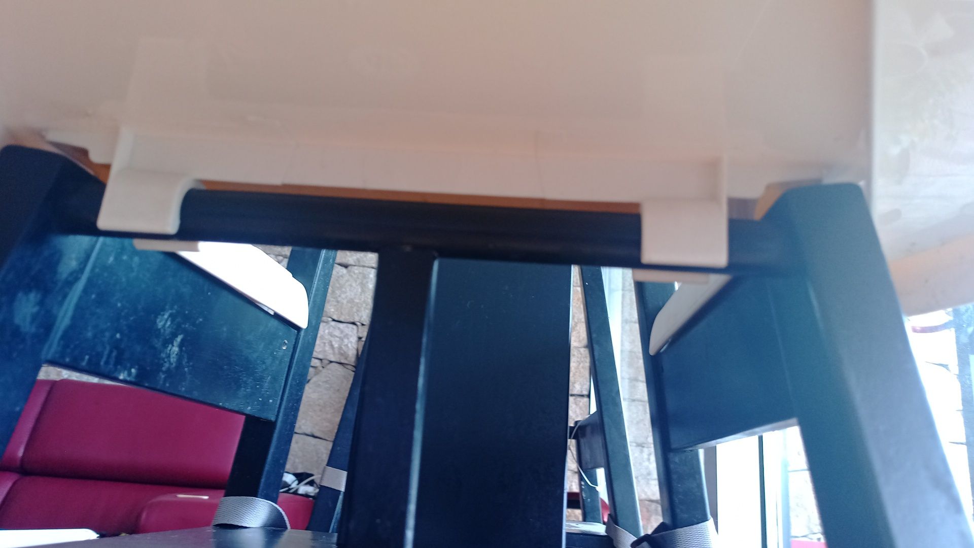 Cadeira criança IKEA (2 pretas e 1 vermelha)