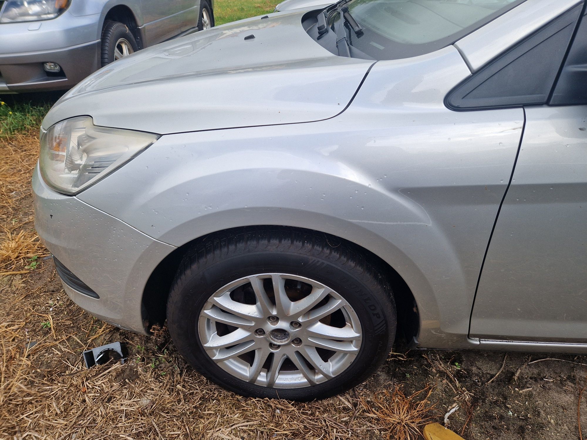 Błotnik lewy przód Focus MK2 lift Lakier 03
