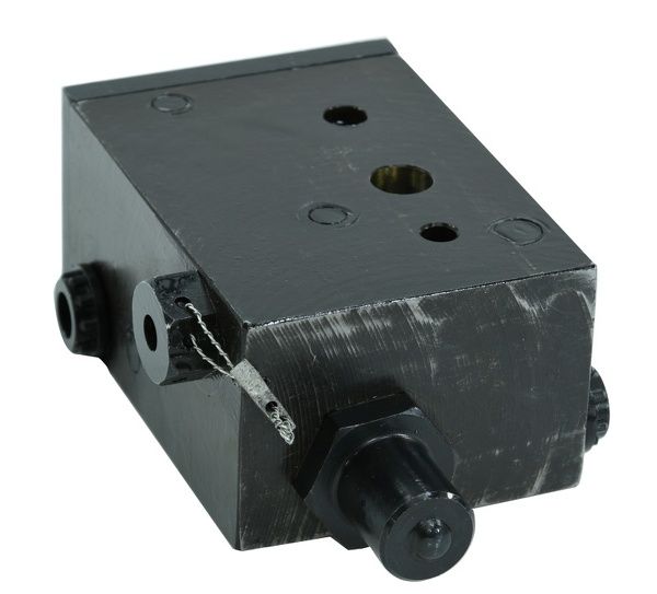 Rozdzielacz hydrauliczny Ursus C-335 M